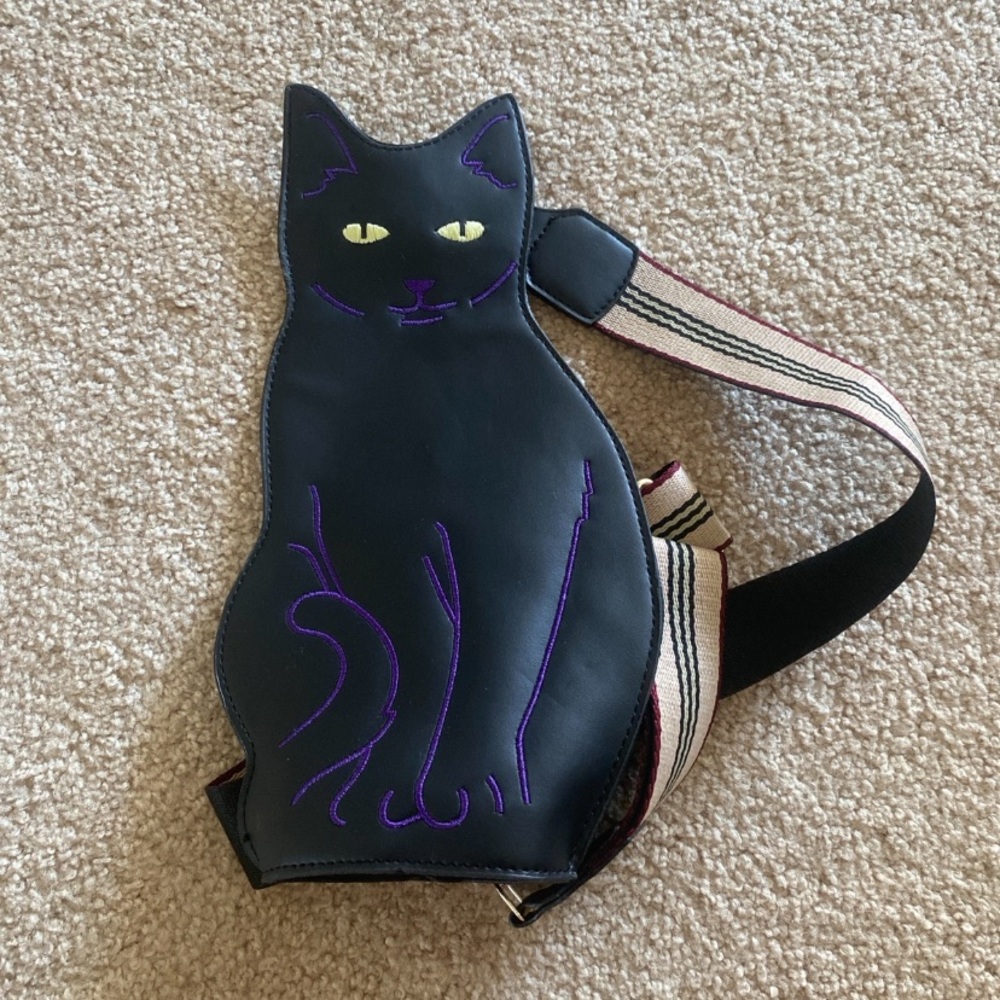 Stylish Black Cat-Shaped Crossbody Bag